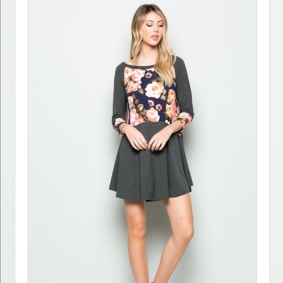 BNWT Exquisite Charcoal Floral Tunic - Picture 2 of 3